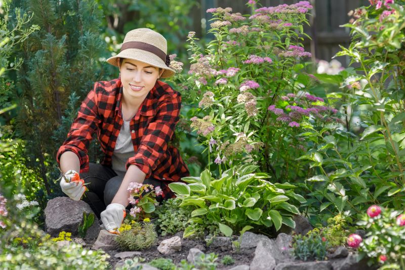 Flower Bed Weeding Service in Ventura County, CA